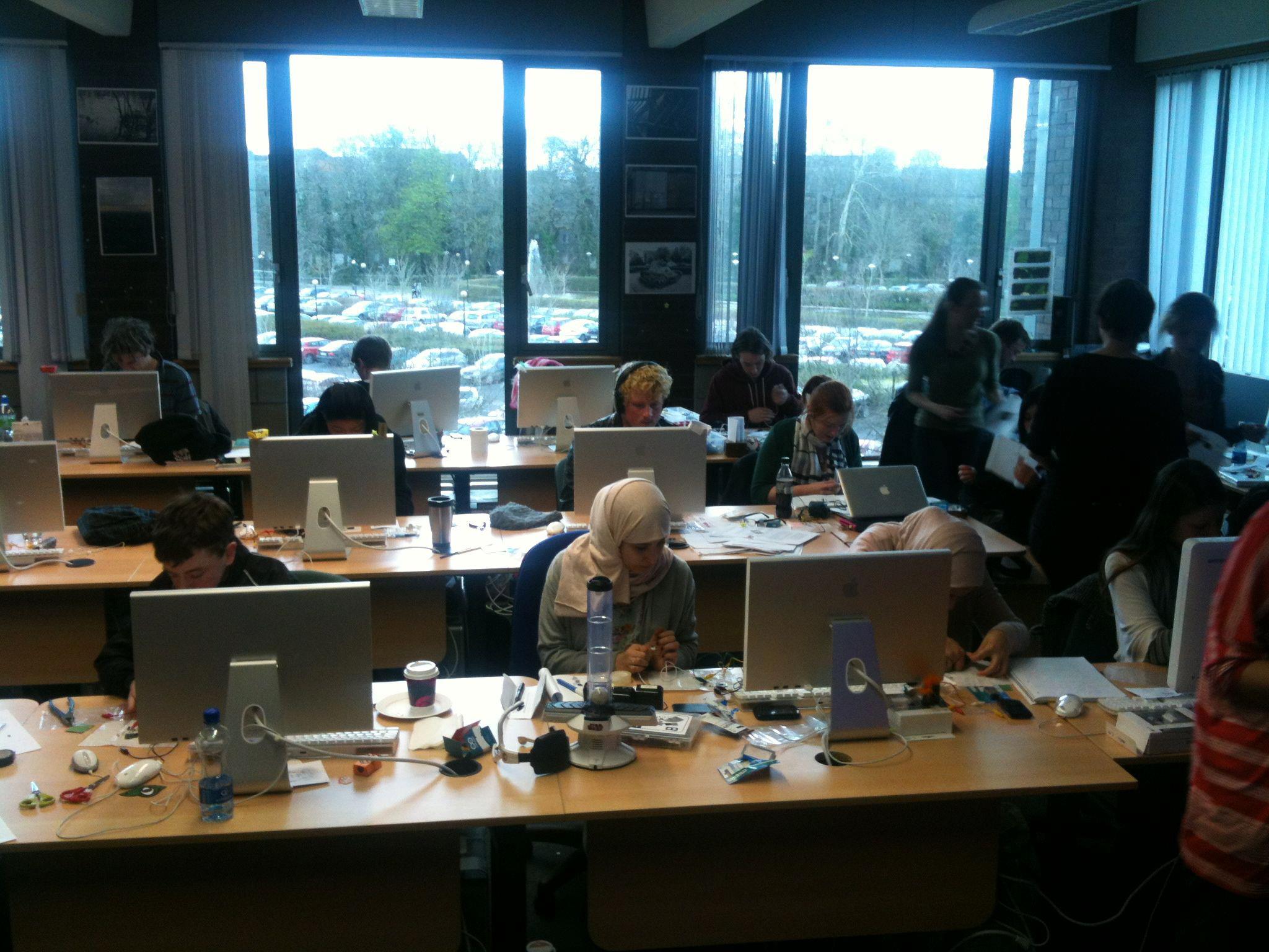 students in the IxUxD lab